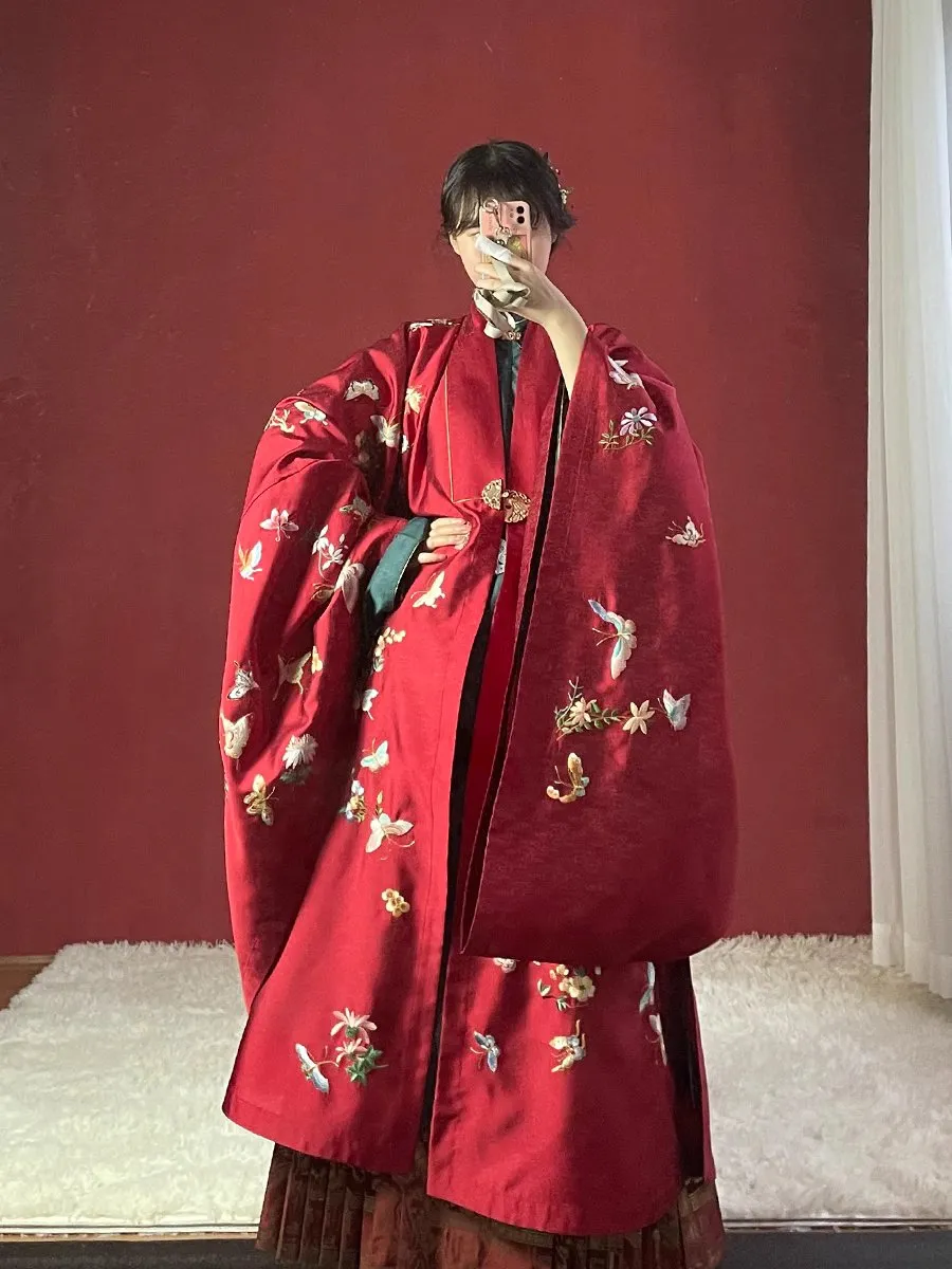 Bai Die 百蝶 Hundred Butterflies Late Ming Dynasty Embroidered Pifeng Jacket