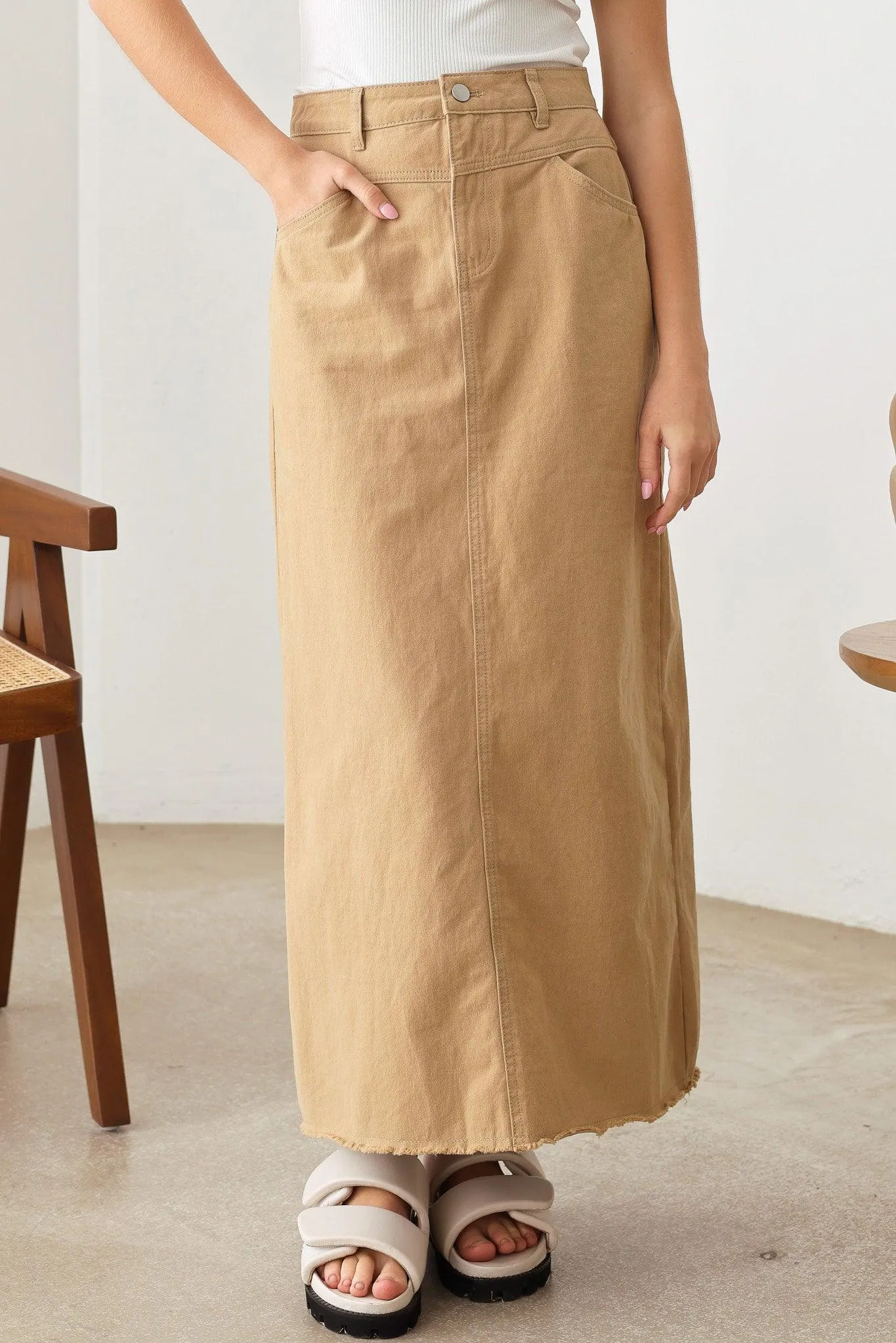 Mid Waist A-Line Frayed Hem Back Leg Slit Maxi Skirt